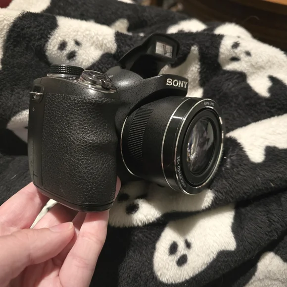 SonyDSC H300 Cybershot 20.1 MP Camera